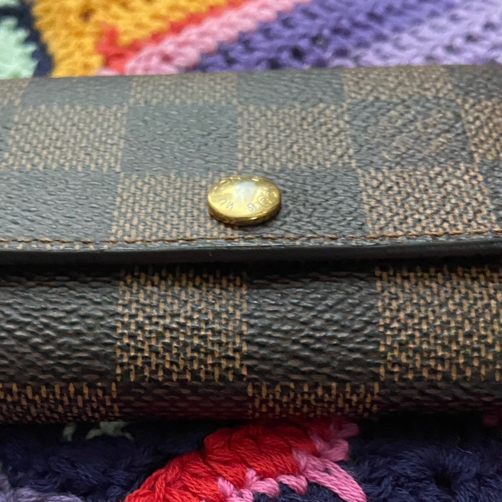 Louis Vuitton 6 Key Holder in Damier Ebene - Picture 9 of 13